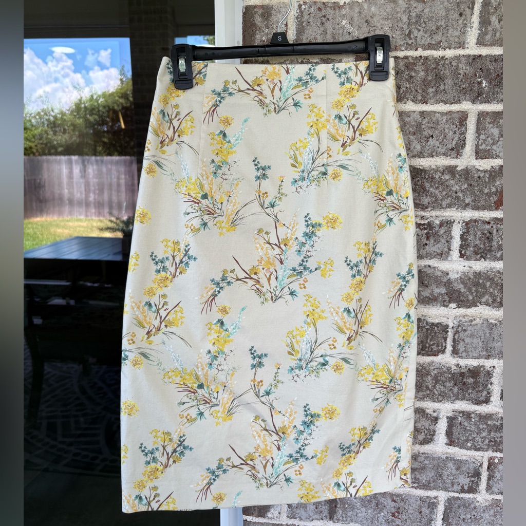 Antonio Melani Floral Cream Skirt Size 2